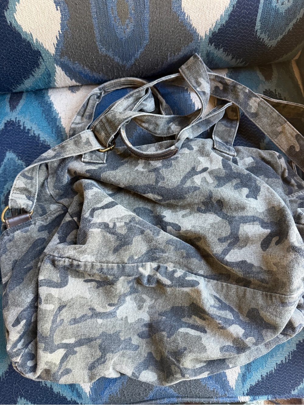 Dark green Camo Women's Shoulder Bag - Versatile Everyday Carry - Picture 2 of 5
